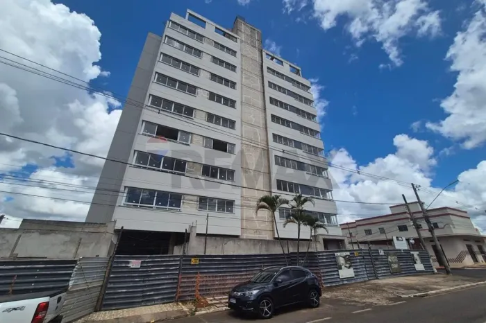 Apartamento Alto Padrão na Av Prefeito Aracely de Paula em Araxá - elevador, 3 quartos, sa