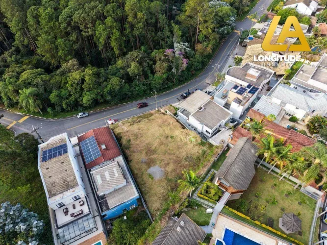 Lote à venda em Arujá com 420 m² em condomínio fechado
