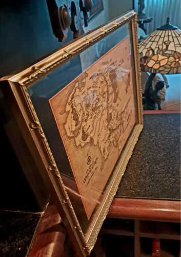 Quadro luxo em vidro moldura dourada terra média 