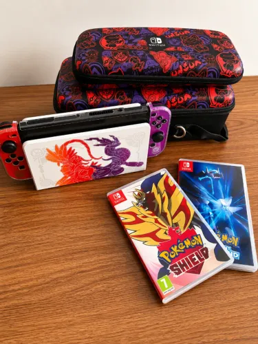Nintendo Switch OLED Edição Pokémon + Jogos Pokémon Shield e Brilliant Diamond