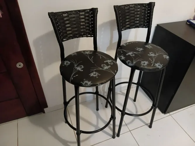 2 banquetas altas com encosto (Novas)