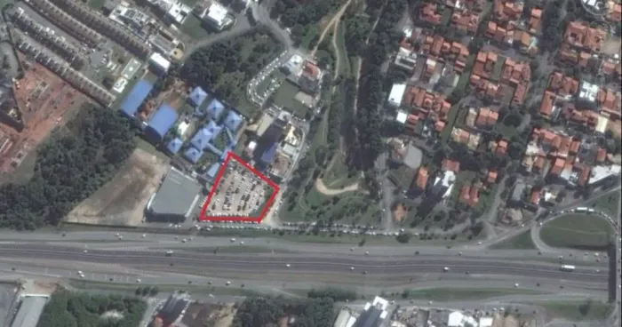 Terreno de 4.517m² com frente para a Pista de Caminhada do Parque Campolim - Venda por R$