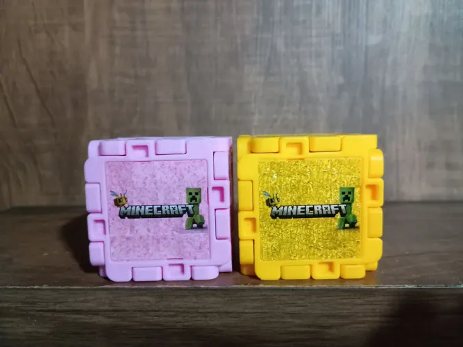 2 blocos Minecraft McDonald's usados na condição 