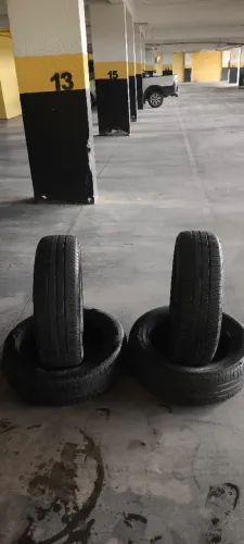 4 Pneus 185/65 R15 - 3 Continental + 1 Minerva