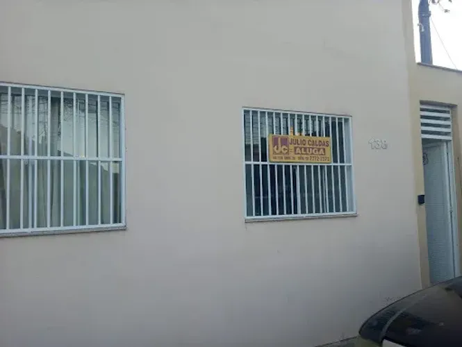 Casa no Centro com 3 quartos com suíte para Locação .