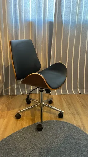 Cadeira office Tok Stok - com encosto em madeira