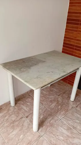 Mesa tampa em mármore.