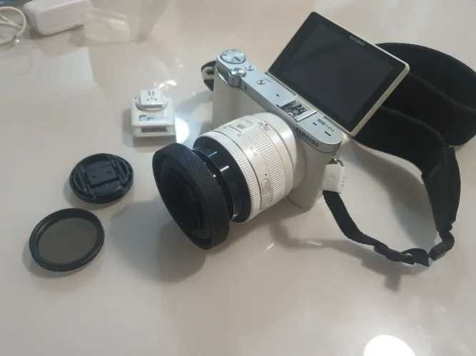 Câmera Samsung NX3000 Mirrorless 20.3MP + Lente e Acessórios