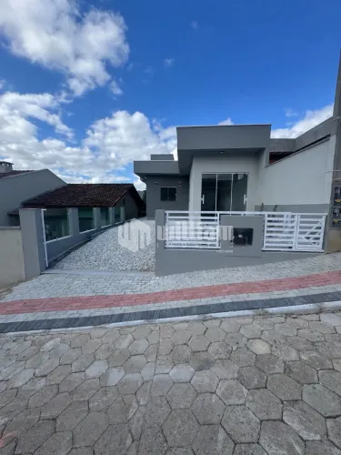 CASA BAIXA UMA SUITE MAIS UM DORMITÓRIO GUABIRUBA
