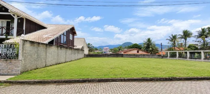 Terreno totalmente plano no Condomínio Solar de Itacurtuçá