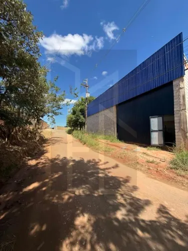Galpão para Locação em Jacareí, Veraneio Ijal, 2 banheiros