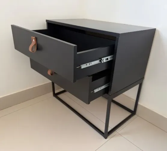 Mesa de cabeceira estilo industrial preto Aprire Móveis