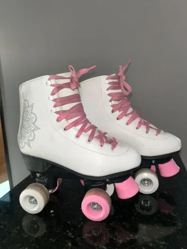 Patins 4 Rodas Infantil + Kit de Segurança