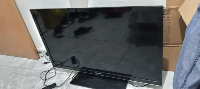 Vende-se uma TV Sony antiga para concerto ou para retirada de peças