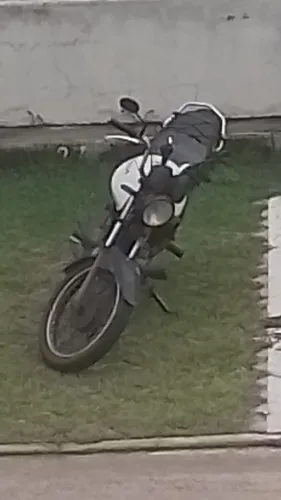 Vendo moto cg 125 muito boa de andar motor em boa conservacao 