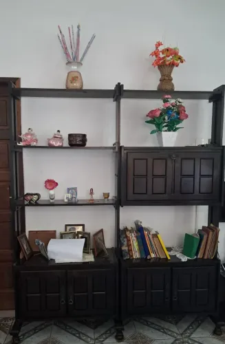 Estante madeira maciça antiga