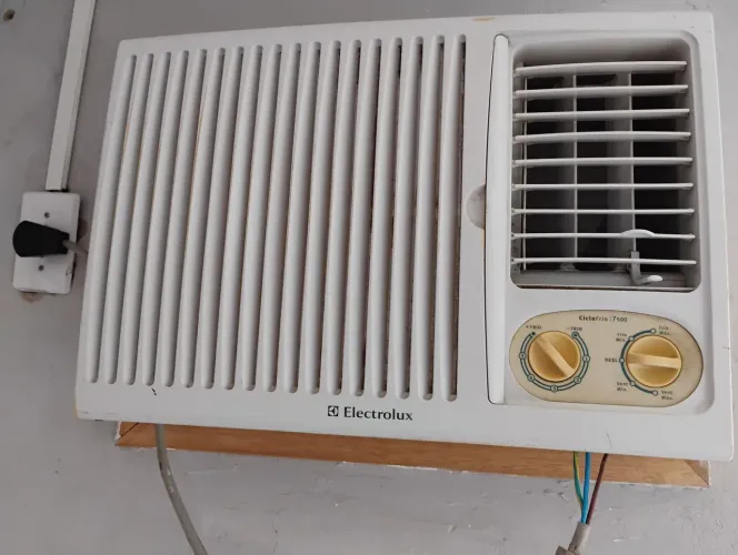 Ar condicionado Eletrolux 127v, 7500 BTUs.