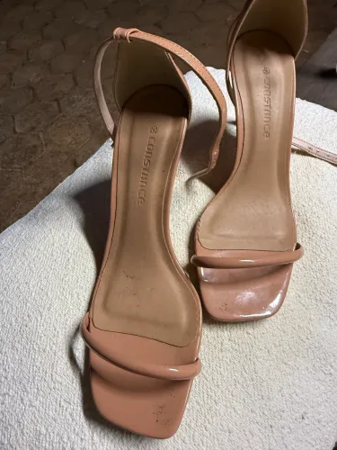 Sandália Constance Nude Verniz Salto Fino Elegante Sofisticada Tam 35