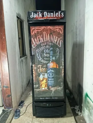 Vende-se expositor refrigerador dupla funçao marcando até 7 graus negativos