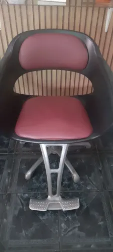 Cadeira hidráulica com cabeceira