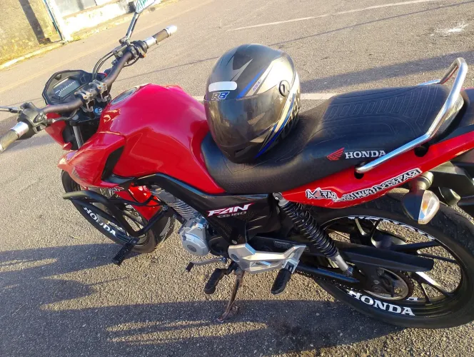 Vendo uma moto Honda 160 Fan.