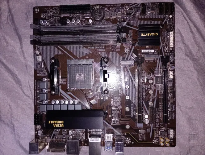 Placa mãe B550M DS3H Gigabyte 