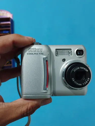 Camera digital Nikon 2.1 mp Coolpix 775