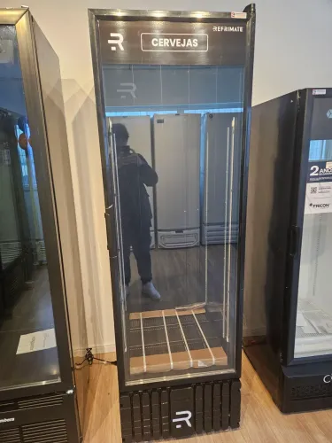 cervejeira porta expositora 570 litros full black