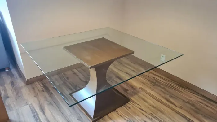 Mesa de jantar 1,40 x 1, 40 Tampo de vidro 6 lugares