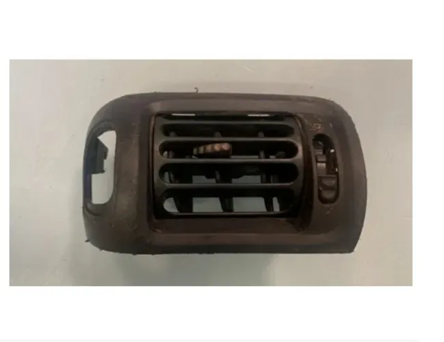Difusor de Ar - Renault Clio Esquerdo (c/detalhes)