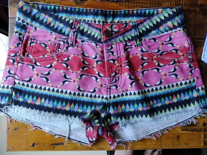 Shorts FARM estampa tucanos