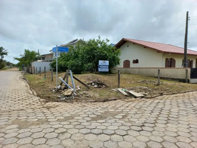 SÃO FRANCISCO DO SUL-SC PRAIA DE ENSEADA! RUA PORTO ALEGRE. VENDO.VALOR 380MIL.