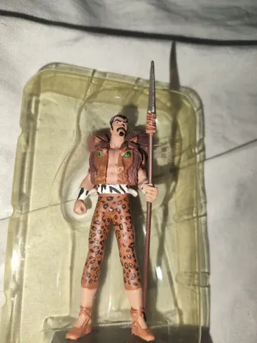 MINIATURA MARVEL KRAVEN O CAÇADOR 