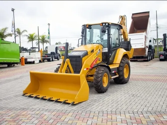Retroescavadeira Caterpillar 416 Ano 2023