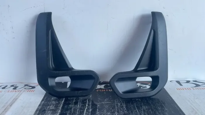 Par de moldura milha Hilux 2021 2022 2023