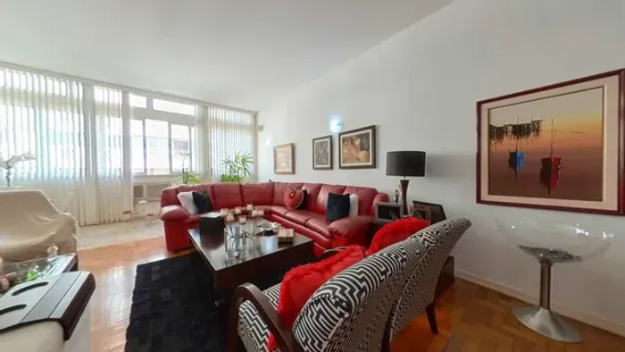 Hoomes vende excelente apartamento no Catete