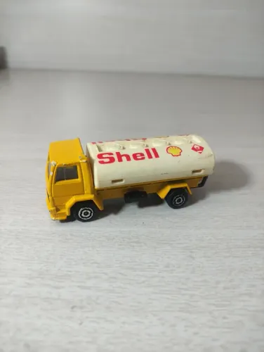 Caminhão Shell Miniatura - Um Detalhe Imperdível para Sua Coleção!