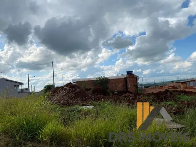 Terreno - Em rua Jardim Paraná