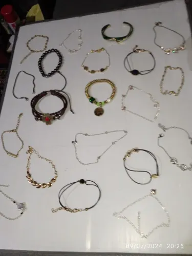 Pulseiras. Kit com 20 peças de ótima qualidade.
