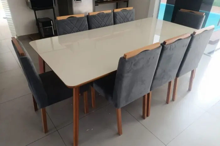 Mesa de jantar 220x110 em madeira macica legus
