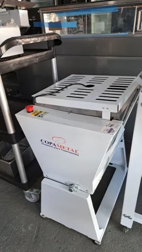 A. Amassadeira semi rápida Copametal 15kg