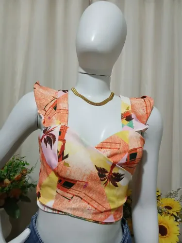 Cropped estampado transpassado com amarras com forros da SAY SON.<br>?Tam P<br>?35,00