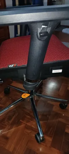 Vendo cadeira gamer vermelha