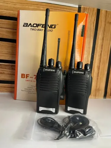 Rádio Comunicador Baofeng - Kit com 2 Unidades + Carregadores + Fones