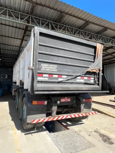 Carreta basculante randon caçamba 