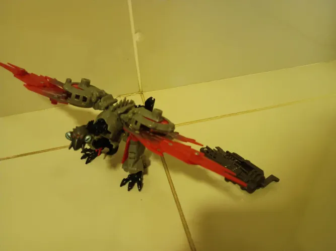 Boneco laserbeak deluxe class transformers dotm