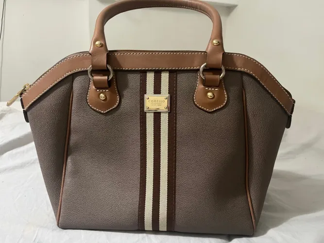 Bolsa Corello Marrom em couro extremamente conservada