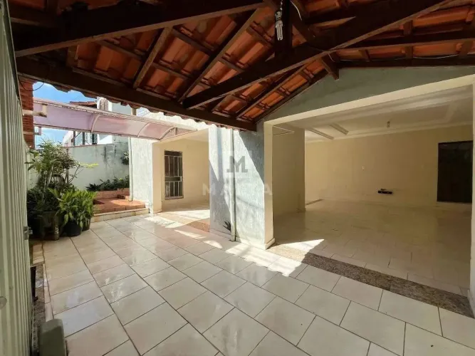 Casa com 4 quartos, suíte e 4 vagas à venda no bairro Tirol/BH!