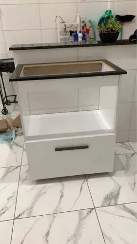 Balcão para cooktop com espaço para microondas