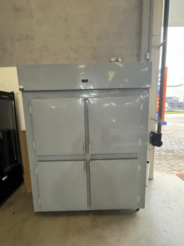 Cervejeira 4 portas capacidade 2030 litros grades em aço inox nova
